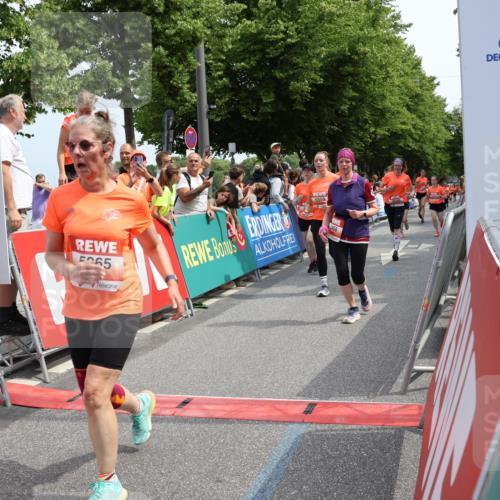 15.06.2025 - REWE Women's Run Strokosch-Dieckow http://msf.ph/oto/7933423 15.06.2025 11:06:00 Ziel 5005, 5189, 5195, 5212, 5261, 5265, 5270, 5285, 5298, 5450, 5468, 5522, 5530, 5553, 5559, 5636 meine-sportfotos.de