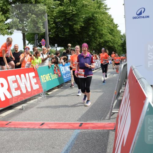 15.06.2025 - REWE Women's Run Strokosch-Dieckow http://msf.ph/oto/7933427 15.06.2025 11:06:01 Ziel 5189, 5195, 5212, 5261, 5265, 5270, 5285, 5298, 5450, 5468, 5522, 5530, 5553, 5559, 5636 meine-sportfotos.de