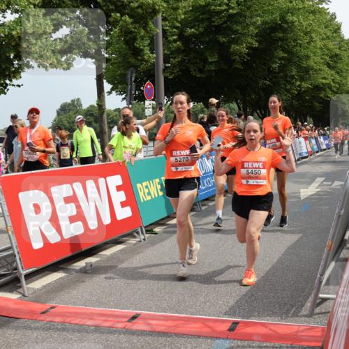15.06.2025 - REWE Women's Run Strokosch-Dieckow http://msf.ph/oto/7933476 15.06.2025 11:06:04 Ziel 5189, 5195, 5212, 5261, 5265, 5270, 5285, 5298, 5450, 5468, 5522, 5530, 5559, 5602, 5636 meine-sportfotos.de