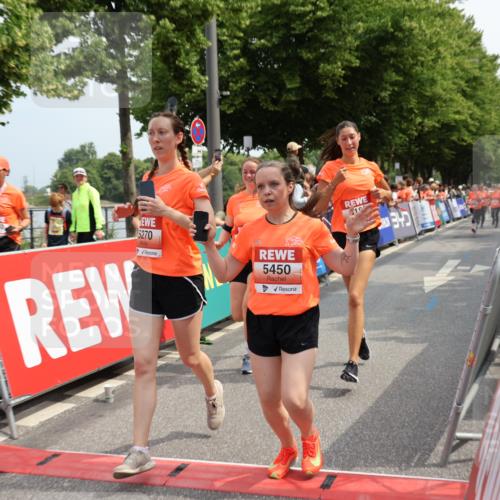 15.06.2025 - REWE Women's Run Strokosch-Dieckow http://msf.ph/oto/7933483 15.06.2025 11:06:05 Ziel 5189, 5212, 5261, 5265, 5270, 5285, 5298, 5450, 5468, 5522, 5530, 5559, 5602, 5636 meine-sportfotos.de