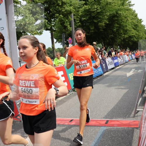15.06.2025 - REWE Women's Run Strokosch-Dieckow http://msf.ph/oto/7933493 15.06.2025 11:06:06 Ziel 5189, 5212, 5265, 5270, 5285, 5450, 5468, 5522, 5530, 5559, 5602, 5636 meine-sportfotos.de