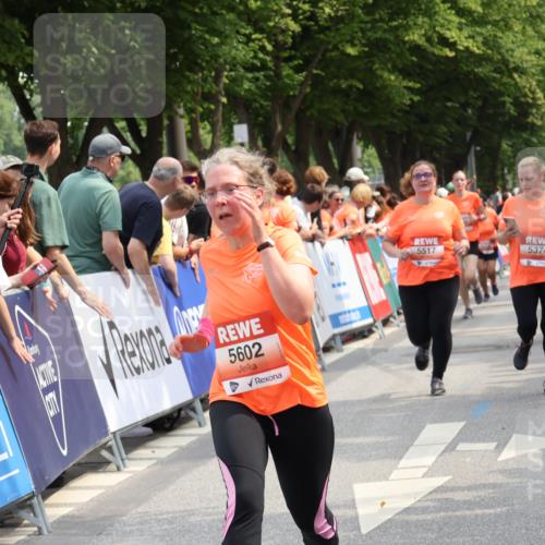 15.06.2025 - REWE Women's Run Strokosch-Dieckow http://msf.ph/oto/7933505 15.06.2025 11:06:09 Ziel 5189, 5270, 5285, 5374, 5450, 5517, 5522, 5530, 5602, 5636 meine-sportfotos.de