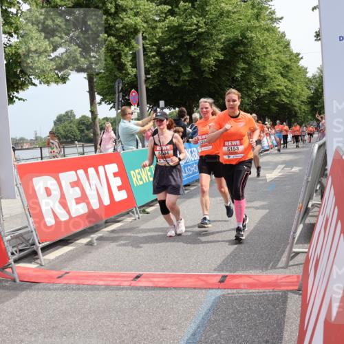 15.06.2025 - REWE Women's Run Strokosch-Dieckow http://msf.ph/oto/7933710 15.06.2025 11:06:31 Ziel 5061, 5084, 5153, 5356, 5606 meine-sportfotos.de