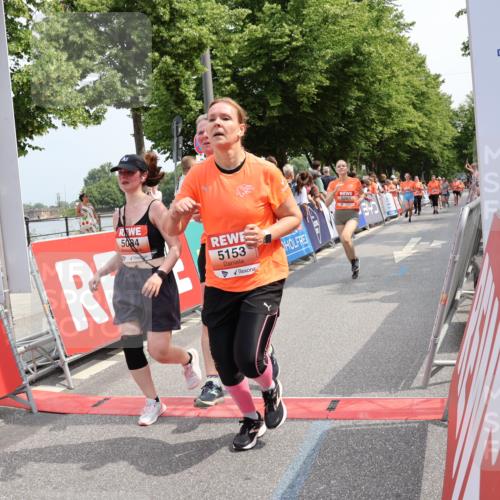15.06.2025 - REWE Women's Run Strokosch-Dieckow http://msf.ph/oto/7933724 15.06.2025 11:06:32 Ziel 5061, 5084, 5153, 5324, 5356, 5606 meine-sportfotos.de