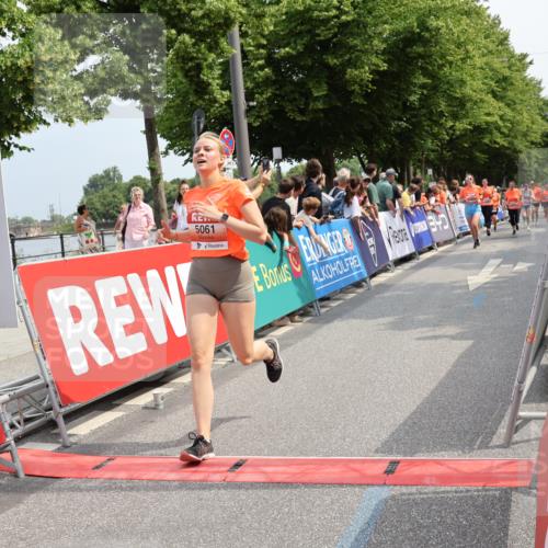 15.06.2025 - REWE Women's Run Strokosch-Dieckow http://msf.ph/oto/7933741 15.06.2025 11:06:33 Ziel 5061, 5084, 5153, 5324, 5356, 5606 meine-sportfotos.de