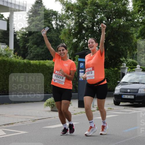15.06.2025 - REWE Women's Run Jannik Wohlers http://msf.ph/oto/7933745 15.06.2025 08:33:59 Laufen 10223, 10873, 1043 meine-sportfotos.de