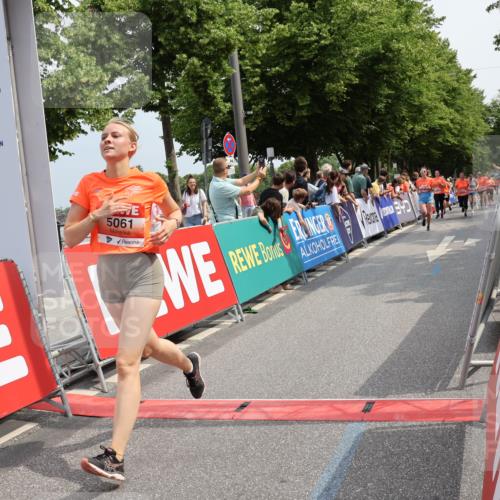 15.06.2025 - REWE Women's Run Strokosch-Dieckow http://msf.ph/oto/7933749 15.06.2025 11:06:34 Ziel 5061, 5084, 5153, 5324, 5339, 5340, 5356, 5606 meine-sportfotos.de