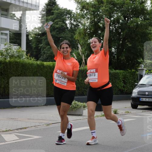 15.06.2025 - REWE Women's Run Jannik Wohlers http://msf.ph/oto/7933766 15.06.2025 08:33:59 Laufen 10225, 10873, 1043 meine-sportfotos.de