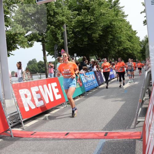 15.06.2025 - REWE Women's Run Strokosch-Dieckow http://msf.ph/oto/7933771 15.06.2025 11:06:38 Ziel 5046, 5049, 5061, 5070, 5084, 5101, 5153, 5238, 5324, 5339, 5340, 5356, 5437 meine-sportfotos.de