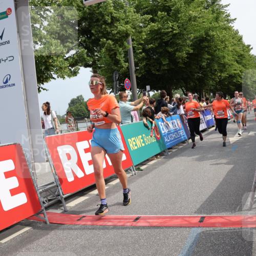 15.06.2025 - REWE Women's Run Strokosch-Dieckow http://msf.ph/oto/7933778 15.06.2025 11:06:38 Ziel 5046, 5049, 5061, 5070, 5084, 5101, 5153, 5238, 5324, 5339, 5340, 5356, 5437 meine-sportfotos.de