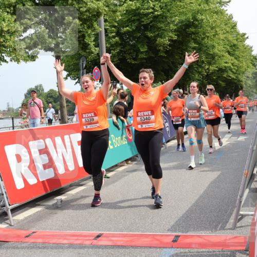 15.06.2025 - REWE Women's Run Strokosch-Dieckow http://msf.ph/oto/7933796 15.06.2025 11:06:40 Ziel 5046, 5049, 5061, 5070, 5101, 5238, 5324, 5339, 5340, 5437 meine-sportfotos.de