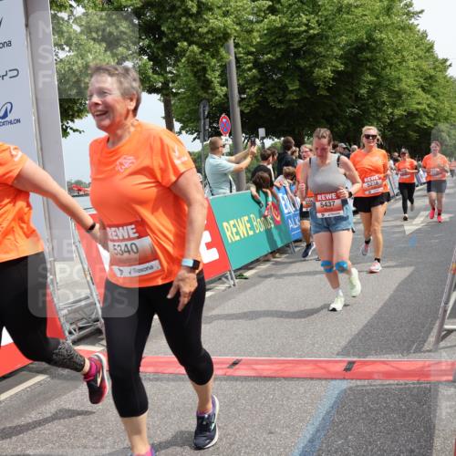 15.06.2025 - REWE Women's Run Strokosch-Dieckow http://msf.ph/oto/7933821 15.06.2025 11:06:41 Ziel 5046, 5049, 5070, 5101, 5238, 5324, 5339, 5340, 5437 meine-sportfotos.de