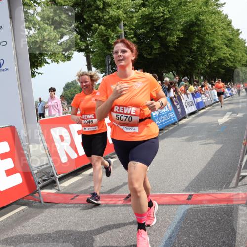 15.06.2025 - REWE Women's Run Strokosch-Dieckow http://msf.ph/oto/7933880 15.06.2025 11:06:44 Ziel 5046, 5049, 5070, 5101, 5136, 5238, 5324, 5339, 5340, 5437 meine-sportfotos.de