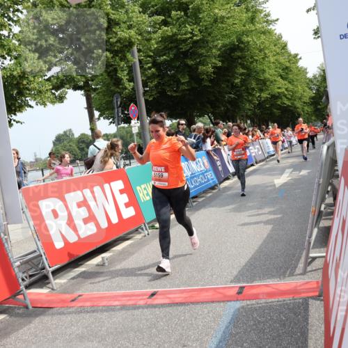 15.06.2025 - REWE Women's Run Strokosch-Dieckow http://msf.ph/oto/7933897 15.06.2025 11:06:55 Ziel 5136, 5159, 5187, 5506, 5555, 5618 meine-sportfotos.de