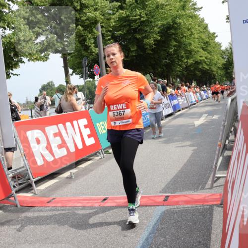 15.06.2025 - REWE Women's Run Strokosch-Dieckow http://msf.ph/oto/7934028 15.06.2025 11:07:03 Ziel 5080, 5126, 5187, 5367, 5496, 5506, 5555, 5618 meine-sportfotos.de