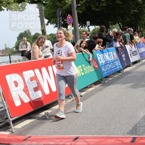 15.06.2025 - REWE Women's Run Strokosch-Dieckow http://msf.ph/oto/7934054 15.06.2025 11:07:04 Ziel 5080, 5126, 5187, 5367, 5496, 5506, 5555, 5618 meine-sportfotos.de