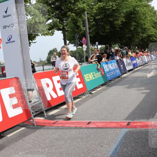 15.06.2025 - REWE Women's Run Strokosch-Dieckow http://msf.ph/oto/7934064 15.06.2025 11:07:05 Ziel 5080, 5096, 5126, 5367, 5496, 5506, 5555, 5618 meine-sportfotos.de