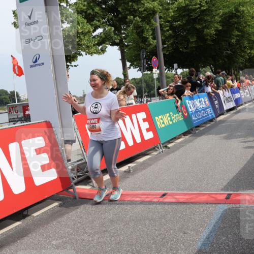 15.06.2025 - REWE Women's Run Strokosch-Dieckow http://msf.ph/oto/7934074 15.06.2025 11:07:05 Ziel 5080, 5096, 5126, 5367, 5496, 5506, 5555, 5618 meine-sportfotos.de
