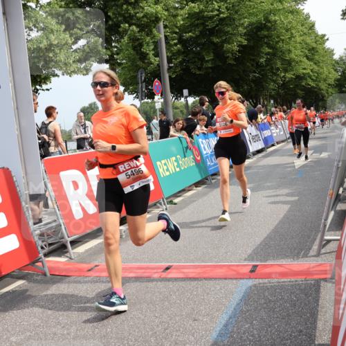 15.06.2025 - REWE Women's Run Strokosch-Dieckow http://msf.ph/oto/7934118 15.06.2025 11:07:09 Ziel 5080, 5096, 5126, 5367, 5441, 5496, 5622 meine-sportfotos.de