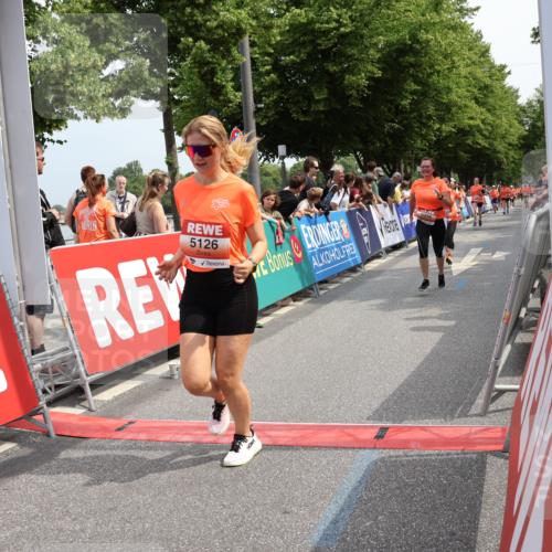 15.06.2025 - REWE Women's Run Strokosch-Dieckow http://msf.ph/oto/7934128 15.06.2025 11:07:10 Ziel 5080, 5096, 5126, 5441, 5496, 5622 meine-sportfotos.de