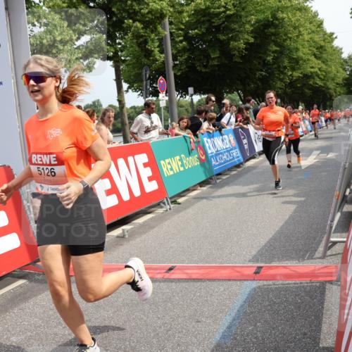 15.06.2025 - REWE Women's Run Strokosch-Dieckow http://msf.ph/oto/7934139 15.06.2025 11:07:10 Ziel 5080, 5096, 5126, 5441, 5496, 5622 meine-sportfotos.de