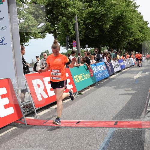 15.06.2025 - REWE Women's Run Strokosch-Dieckow http://msf.ph/oto/7934197 15.06.2025 11:07:15 Ziel 5096, 5126, 5441, 5496, 5622, 5642, 5676 meine-sportfotos.de