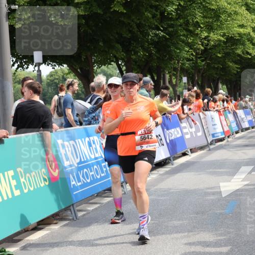 15.06.2025 - REWE Women's Run Strokosch-Dieckow http://msf.ph/oto/7934207 15.06.2025 11:07:20 Ziel 5563, 5622, 5642, 5676 meine-sportfotos.de