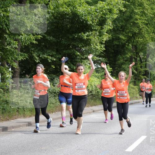 15.06.2025 - REWE Women's Run Jannik Wohlers http://msf.ph/oto/7934265 15.06.2025 10:12:10 Laufen 5683, 5529, 5564, 5181 meine-sportfotos.de