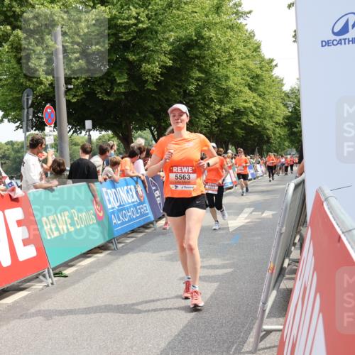 15.06.2025 - REWE Women's Run Strokosch-Dieckow http://msf.ph/oto/7934285 15.06.2025 11:07:25 Ziel 5125, 5131, 5254, 5563, 5642, 5676 meine-sportfotos.de