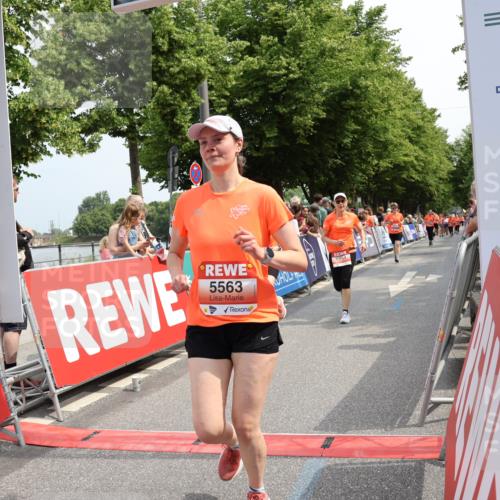 15.06.2025 - REWE Women's Run Strokosch-Dieckow http://msf.ph/oto/7934315 15.06.2025 11:07:26 Ziel 5125, 5131, 5254, 5563, 5642, 5676 meine-sportfotos.de