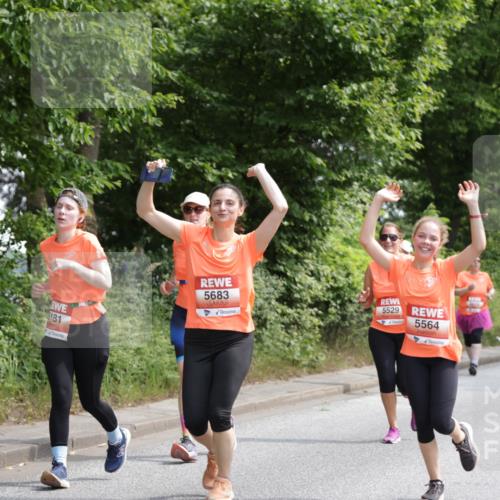 15.06.2025 - REWE Women's Run Jannik Wohlers http://msf.ph/oto/7934327 15.06.2025 10:12:11 Laufen 5529, 181, 5683, 5564, 5026 meine-sportfotos.de