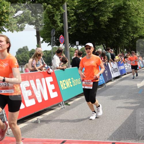 15.06.2025 - REWE Women's Run Strokosch-Dieckow http://msf.ph/oto/7934345 15.06.2025 11:07:28 Ziel 5092, 5125, 5131, 5254, 5563, 5642, 5676 meine-sportfotos.de