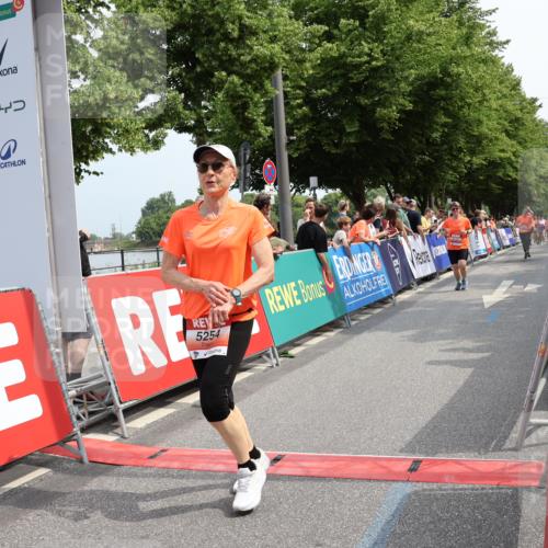 15.06.2025 - REWE Women's Run Strokosch-Dieckow http://msf.ph/oto/7934358 15.06.2025 11:07:28 Ziel 5092, 5125, 5131, 5254, 5563, 5642, 5676 meine-sportfotos.de