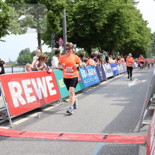 15.06.2025 - REWE Women's Run Strokosch-Dieckow http://msf.ph/oto/7934398 15.06.2025 11:07:31 Ziel 5092, 5125, 5131, 5254, 5563 meine-sportfotos.de
