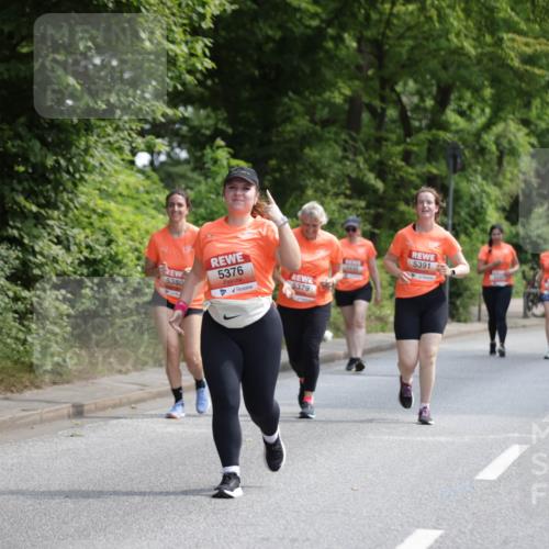 15.06.2025 - REWE Women's Run Jannik Wohlers http://msf.ph/oto/7934416 15.06.2025 10:12:18 Laufen 26, 5380, 5376, 5379, 5391 meine-sportfotos.de