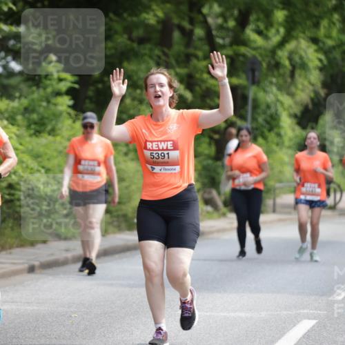 15.06.2025 - REWE Women's Run Jannik Wohlers http://msf.ph/oto/7934497 15.06.2025 10:12:20 Laufen 5379, 5391 meine-sportfotos.de