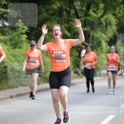 15.06.2025 - REWE Women's Run Jannik Wohlers http://msf.ph/oto/7934504 15.06.2025 10:12:20 Laufen 5379, 5391 meine-sportfotos.de