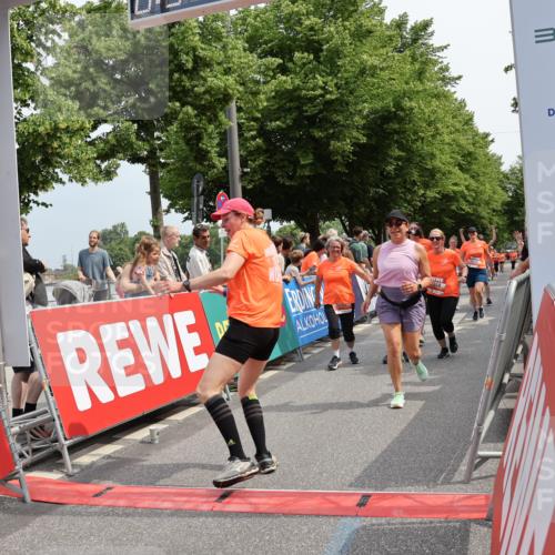 15.06.2025 - REWE Women's Run Strokosch-Dieckow http://msf.ph/oto/7934510 15.06.2025 11:07:41 Ziel 5014, 5016, 5052, 5092, 5109, 5144, 5174, 5200, 5278, 5358, 5479, 5548, 5560 meine-sportfotos.de