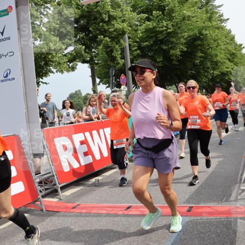 15.06.2025 - REWE Women's Run Strokosch-Dieckow http://msf.ph/oto/7934533 15.06.2025 11:07:42 Ziel 5014, 5016, 5052, 5109, 5144, 5174, 5200, 5278, 5358, 5479, 5548, 5560 meine-sportfotos.de
