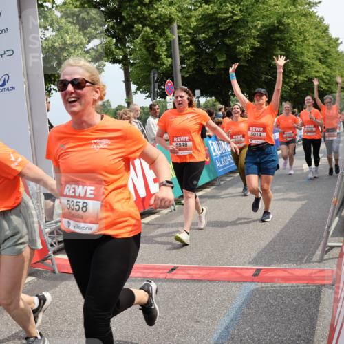 15.06.2025 - REWE Women's Run Strokosch-Dieckow http://msf.ph/oto/7934570 15.06.2025 11:07:43 Ziel 5014, 5016, 5052, 5109, 5144, 5174, 5200, 5278, 5358, 5479, 5548, 5560 meine-sportfotos.de