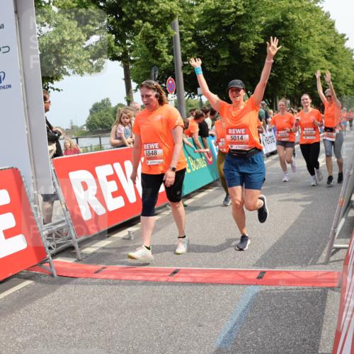 15.06.2025 - REWE Women's Run Strokosch-Dieckow http://msf.ph/oto/7934577 15.06.2025 11:07:44 Ziel 5014, 5016, 5052, 5109, 5144, 5174, 5200, 5278, 5358, 5479, 5548, 5560 meine-sportfotos.de