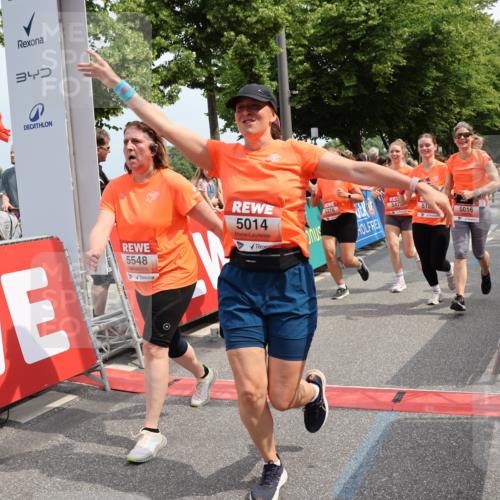 15.06.2025 - REWE Women's Run Strokosch-Dieckow http://msf.ph/oto/7934602 15.06.2025 11:07:44 Ziel 5014, 5016, 5052, 5109, 5144, 5174, 5200, 5278, 5358, 5479, 5548, 5560 meine-sportfotos.de