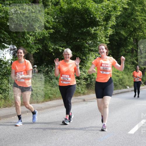 15.06.2025 - REWE Women's Run Jannik Wohlers http://msf.ph/oto/7934614 15.06.2025 10:12:23 Laufen 5379, 5391 meine-sportfotos.de