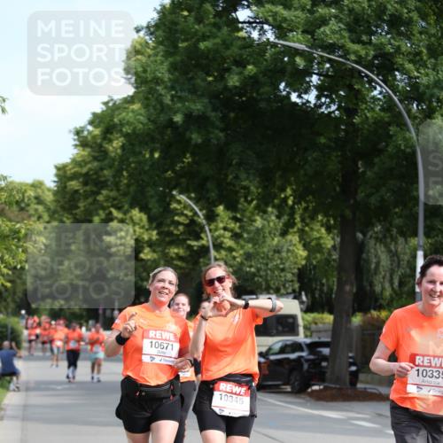 15.06.2025 - REWE Women's Run Jannik Wohlers http://msf.ph/oto/7934633 15.06.2025 09:52:20 Laufen 10671, 3, 10345, 10335 meine-sportfotos.de