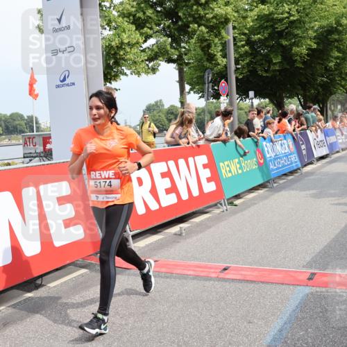 15.06.2025 - REWE Women's Run Strokosch-Dieckow http://msf.ph/oto/7934743 15.06.2025 11:07:48 Ziel 5014, 5016, 5052, 5109, 5144, 5174, 5200, 5278, 5351, 5357, 5358, 5479, 5548, 5560 meine-sportfotos.de