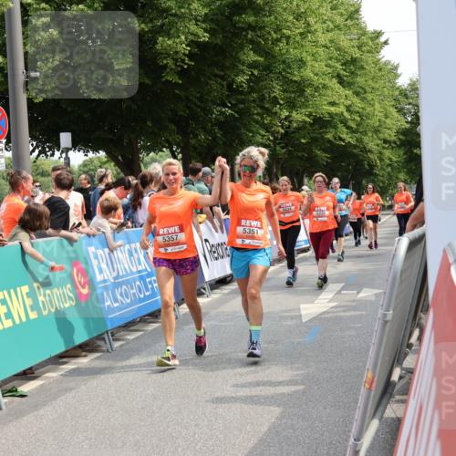 15.06.2025 - REWE Women's Run Strokosch-Dieckow http://msf.ph/oto/7934753 15.06.2025 11:07:52 Ziel 5016, 5050, 5109, 5138, 5174, 5231, 5278, 5351, 5357, 5479, 5634 meine-sportfotos.de