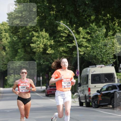 15.06.2025 - REWE Women's Run Jannik Wohlers http://msf.ph/oto/7934766 15.06.2025 08:37:52 Laufen 1087, 10129 meine-sportfotos.de