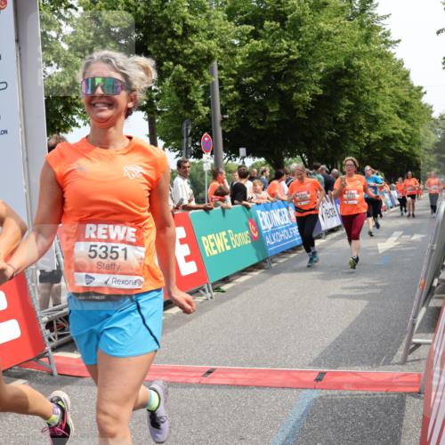 15.06.2025 - REWE Women's Run Strokosch-Dieckow http://msf.ph/oto/7934803 15.06.2025 11:07:54 Ziel 5050, 5138, 5174, 5231, 5350, 5351, 5357, 5603, 5634 meine-sportfotos.de
