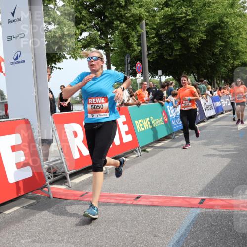 15.06.2025 - REWE Women's Run Strokosch-Dieckow http://msf.ph/oto/7934856 15.06.2025 11:07:57 Ziel 5050, 5138, 5181, 5231, 5350, 5351, 5357, 5509, 5603, 5634 meine-sportfotos.de