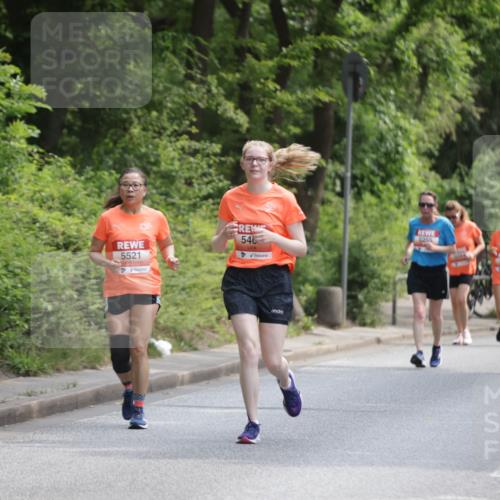 15.06.2025 - REWE Women's Run Jannik Wohlers http://msf.ph/oto/7934877 15.06.2025 10:12:31 Laufen 5521, 546, 5255 meine-sportfotos.de